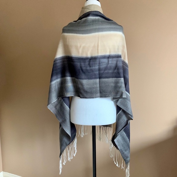 Long fringed wrap shawl - Picture 2 of 5